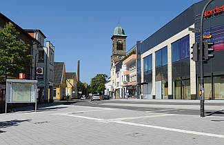 Große Straße mit Mauritiuskirche und Nordstadt-Arkaden - 2015
