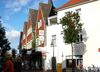 Kanalstraße mit "Sieben-Giebel-Haus" - 2009