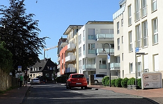 Das Haus Klosterstraße 13 in der Bildmitte - 2016