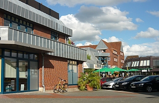 Blick vom Neumarkt zur Volksbank und Bahnhofstraße - 2012