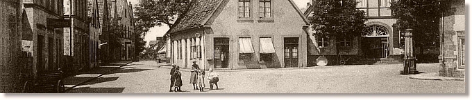 Blick vom Unteren Markt in die Poststraße (um 1905) 