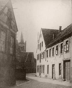 Rechts Kröners Tempel (Später Josefstift) 1930