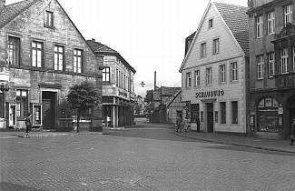 Blick vom Oberen Markt in die Bahnhofstraße - 1954