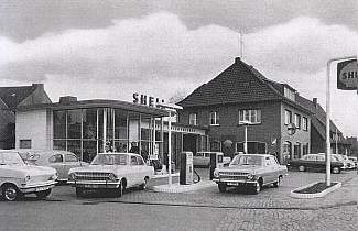 Shell-Tankstell und Opel Kfz. Händler Placke - Oststraße 23 - 1963
