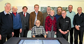  Der Vorsitzende des Fördervereins Stadtmuseum Ibbenbüren, Jürgen Povel (6.v.l.), begrüßte zur Jahreshauptversammlung auch Bürgermeister Dr. Marc Schrameyer (3.v.l.). Foto: Holger Luck
