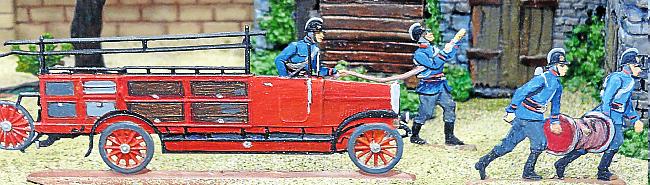 Um 1920 lösten motorisierte Löschfahrzeuge die bis dahin üblichen Pferdegespanne ab.