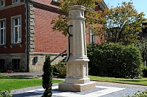 Eine Stadtpumpe nach historischem Vorbild auf dem kleinen Nachbargrundstück des Stadtmuseums Ibbenbüren