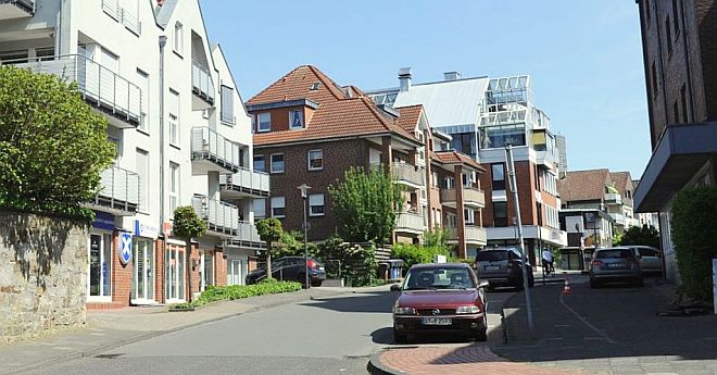 Hier an der Klpsterstraße zweigt die Krummacherstraße zur Kurzen Straße  ab.
