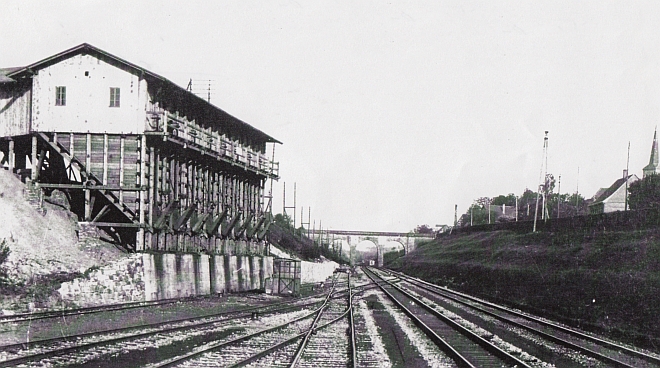 Bahnhof Laggenbeck mit Bunkerstation von der aus die Eisenbahnwaggons beladen wurden. Um 1928