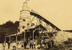 Gas-Generator-Hochofen der Firma   Wallmeier in Dörenthe ( 1906 ). 