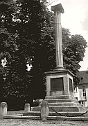 Kriegerdenkmal noch ohne Adler - 1952