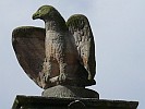 Sandsteinadler auf dem Kriegerdenkmal